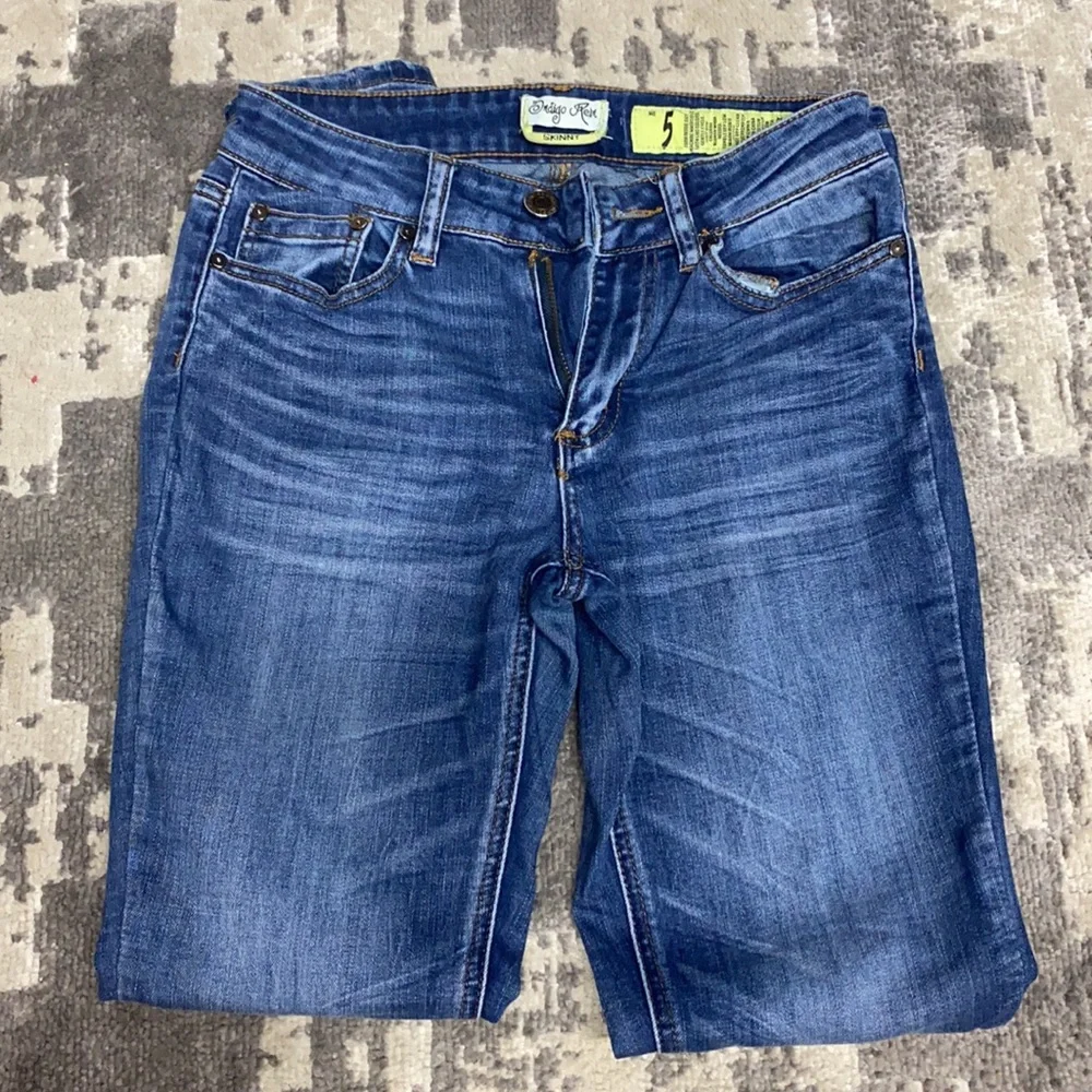 Junior’s Indigo Rein, Skinny Jeans - Picture 2 of 5